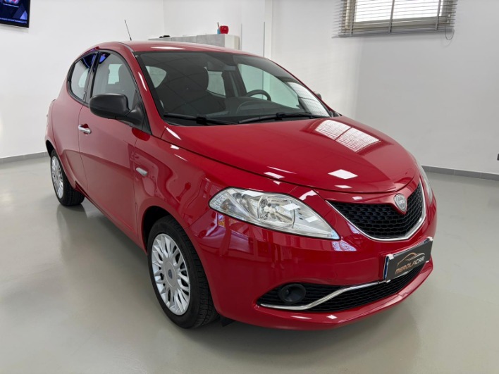 Lancia Ypsilon 1.2 Silver 69cv unico proprietario - immagine 8